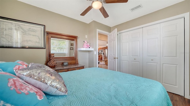 5524 Antilles Dr, Sarasota, FL 34231 - bedroom with wood finished floors, a closet, and a ceiling fan