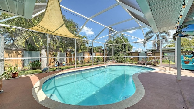 5524 Antilles Dr, Sarasota, FL 34231 - view of swimming pool featuring a patio, a fenced backyard, and a lanai