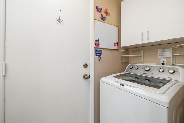 2411 New Haven Cir Unit 70, Sun City Center, FL 33573 - laundry room featuring washer / dryer and cabinet space