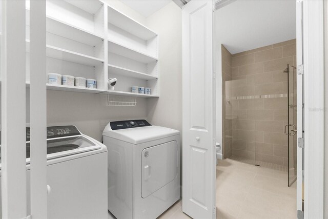 7661 Summerland Cv, Bradenton, FL 34202 - laundry area featuring separate washer and dryer and light tile patterned flooring