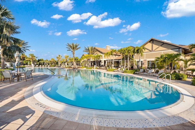 7661 Summerland Cv, Bradenton, FL 34202 - community pool with a patio