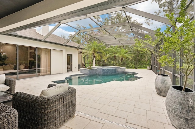 3906 Twin Rivers Trl, Parrish, FL 34219 - view of pool featuring a patio, a pool with connected hot tub, and glass enclosure