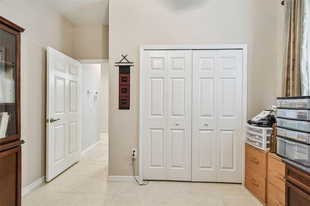 1415 Millbrook Cir, Bradenton, FL 34212 - interior space featuring light tile patterned floors and baseboards