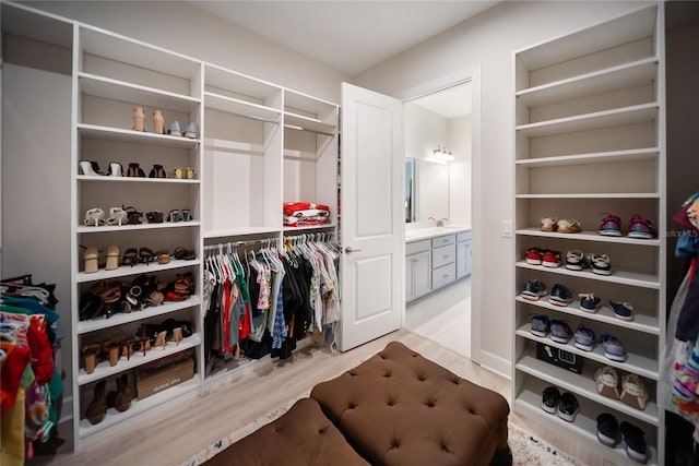 4735 Cassio Ct, Bradenton, FL 34211 - spacious closet featuring a sink