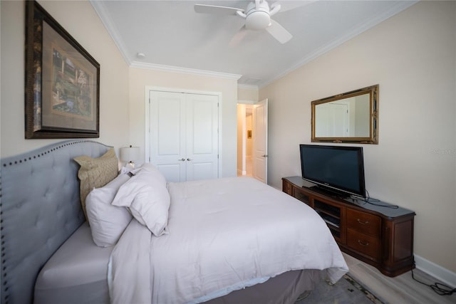 4735 Cassio Ct, Bradenton, FL 34211 - bedroom with ornamental molding, a closet, and a ceiling fan