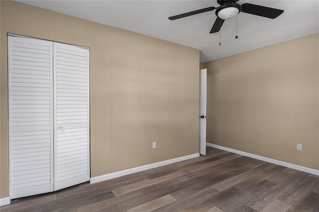 616 59th St NW, Bradenton, FL 34209 - unfurnished bedroom with wood finished floors, a textured ceiling, a ceiling fan, and a closet