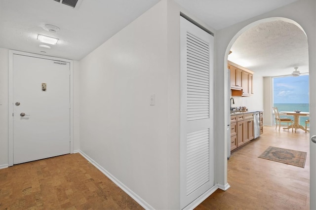 2425 Gulf Of Mexico Dr Unit 10F, Longboat Key, FL 34228 - hall featuring arched walkways and a textured ceiling