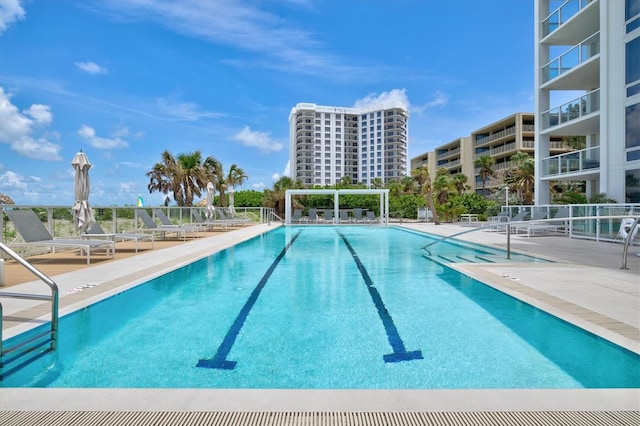 2425 Gulf Of Mexico Dr Unit 10F, Longboat Key, FL 34228 - view of community pool