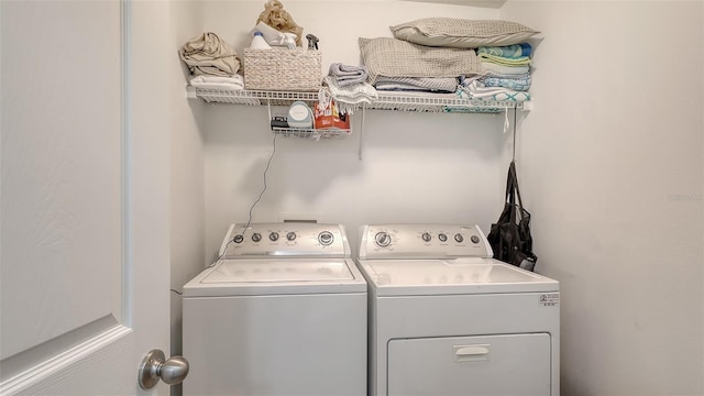 8907 White Sage Loop, Lakewood Ranch, FL 34202 - laundry area featuring washing machine and clothes dryer