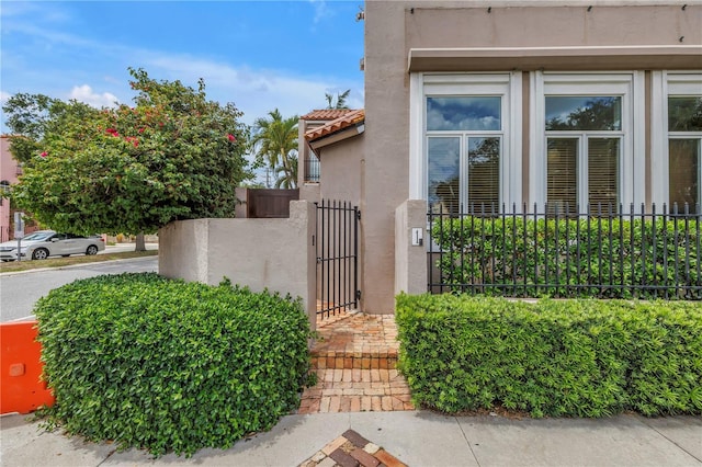 200 Cocoanut Ave Unit 1, Sarasota, FL 34236 - entrance to property featuring stucco siding and a gate