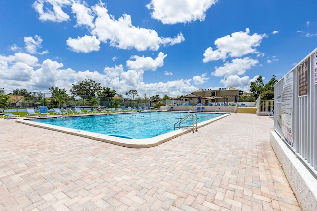 618 Bird Bay Dr S Unit 113, Venice, FL 34285 - community pool with a patio