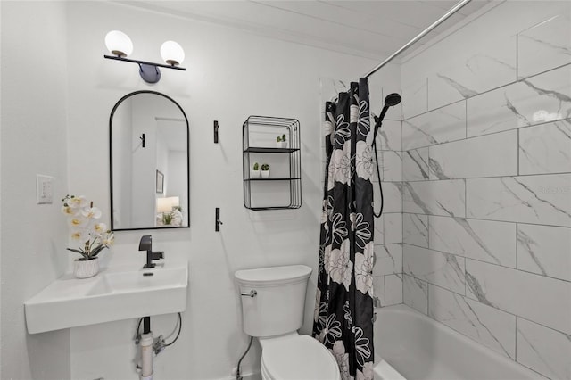 3310 W 9th Ave, Bradenton, FL 34205 - full bathroom featuring toilet and shower / bath combination with curtain
