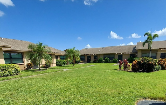 6132 29th Ave W, Bradenton, FL 34209 - view of green lawn with a residential view