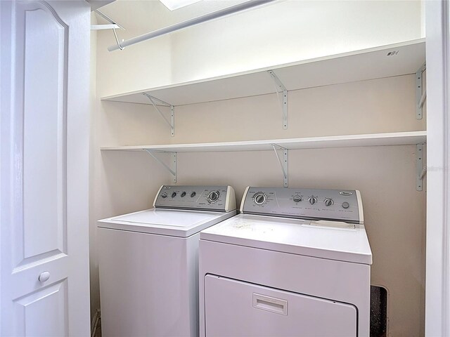 26548 Castleview Way, Wesley Chapel, FL 33544 - laundry room featuring separate washer and dryer