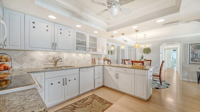 1 Benjamin Franklin Dr Unit 93, Sarasota, FL 34236 - kitchen featuring white appliances, ornamental molding, arched walkways, a raised ceiling, and ceiling fan