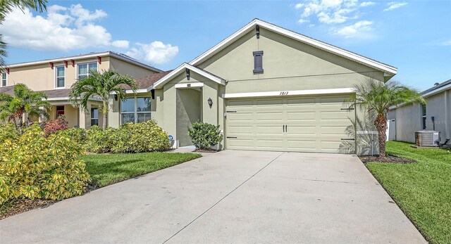3813 Willow Branch Pl, Palmetto, FL 34221 - view of front facade with stucco siding, driveway, an attached garage, and a front lawn