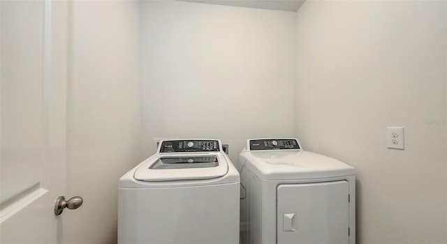 3813 Willow Branch Pl, Palmetto, FL 34221 - laundry area featuring separate washer and dryer