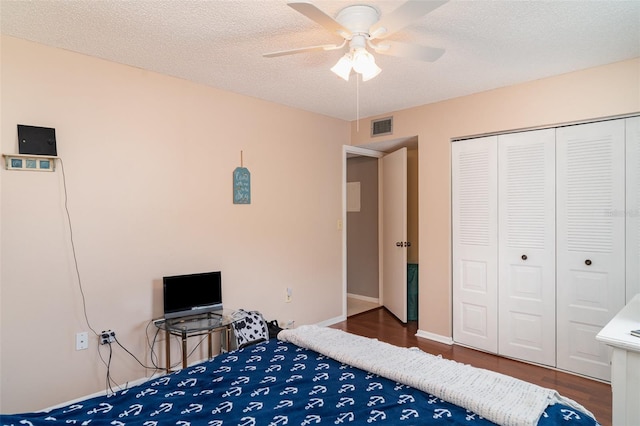 5400 34th St W Unit 5G, Bradenton, FL 34210 - bedroom with wood finished floors, a closet, a textured ceiling, and a ceiling fan