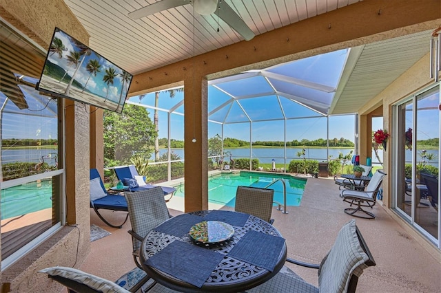 10571 Old Grove Cir, Bradenton, FL 34212 - swimming pool featuring a ceiling fan, a patio, glass enclosure, and outdoor dining space