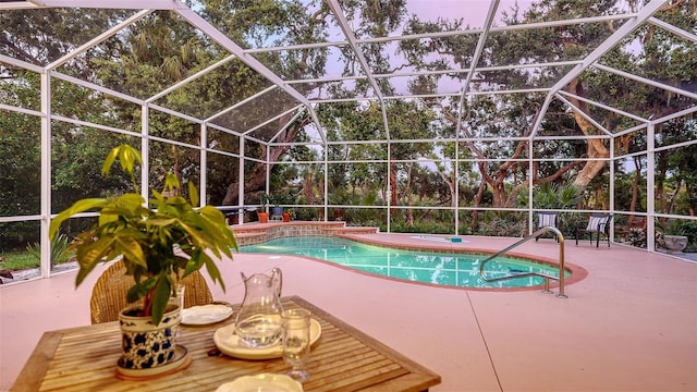 6206 Stillwater Ct, University Park, FL 34201 - swimming pool featuring a patio area, a jacuzzi, and a lanai