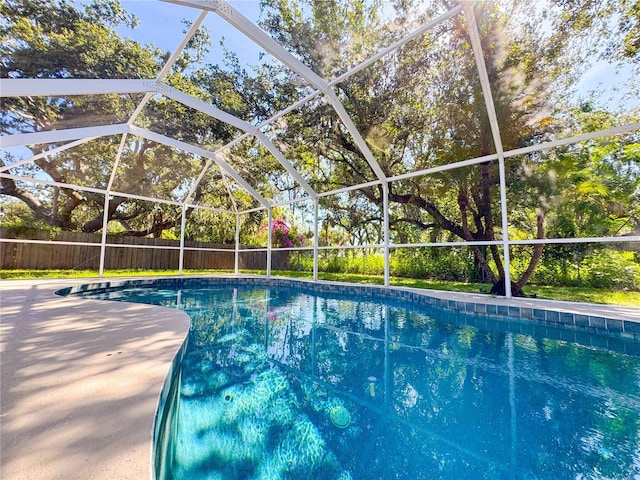 4913 32nd St E, Bradenton, FL 34203 - view of swimming pool featuring a fenced backyard and a lanai
