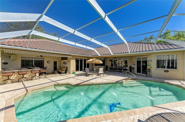 8315 Eagle Xing, Sarasota, FL 34241 - outdoor pool featuring a patio area, ceiling fan, and glass enclosure