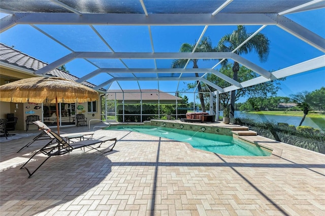 8315 Eagle Xing, Sarasota, FL 34241 - swimming pool with a hot tub, a patio area, and a lanai
