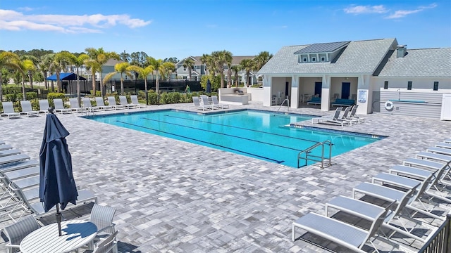 7352 Cabin Ln, Sarasota, FL 34240 - community pool with a patio
