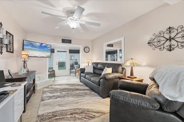 5891 Welcome Rd Unit I6, Bradenton, FL 34207 - living room featuring a ceiling fan