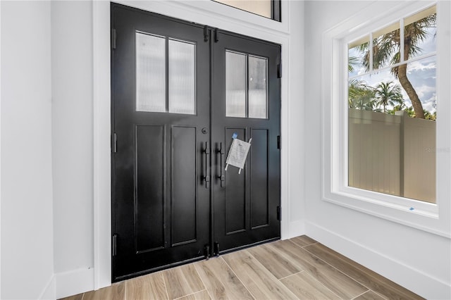 646 Calle Del Otono, Sarasota, FL 34242 - entryway featuring wood finished floors and baseboards