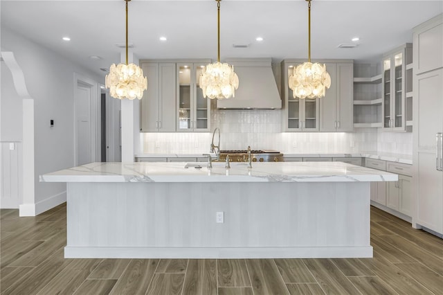 646 Calle Del Otono, Sarasota, FL 34242 - kitchen featuring custom exhaust hood, a chandelier, dark wood-type flooring, decorative backsplash, and recessed lighting