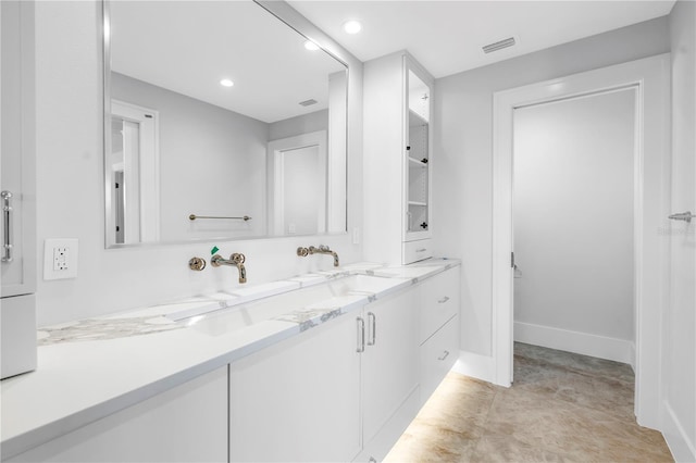 646 Calle Del Otono, Sarasota, FL 34242 - full bath with vanity and recessed lighting