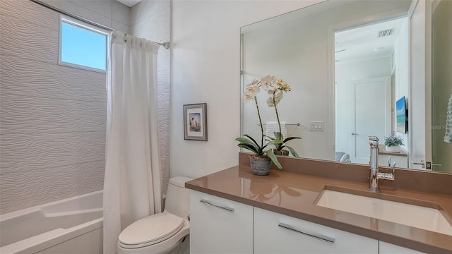 626 Rawls Ave Unit 626, Sarasota, FL 34236 - bathroom featuring shower / tub combo with curtain and vanity
