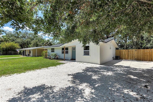 4041 Linwood St, Sarasota, FL 34232 - ranch-style house featuring driveway