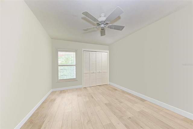 6111 Courtside Dr Unit 61, Bradenton, FL 34210 - unfurnished bedroom with light wood-type flooring, a closet, and a ceiling fan