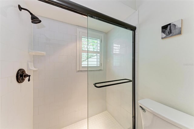 6111 Courtside Dr Unit 61, Bradenton, FL 34210 - bathroom with tiled shower and toilet