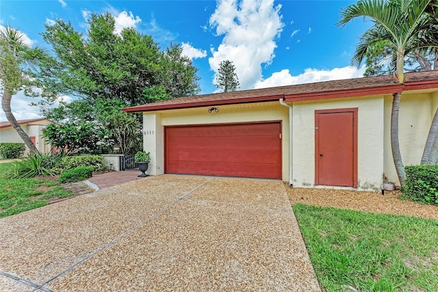 6111 Courtside Dr Unit 61, Bradenton, FL 34210 - garage featuring concrete driveway