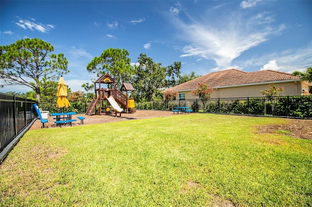 7747 33rd St E, Sarasota, FL 34243 - view of yard