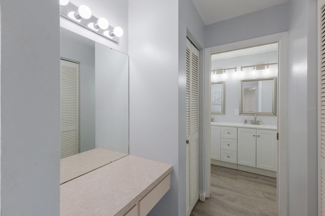 8985 Pohoy Ave, Sarasota, FL 34231 - full bath featuring a closet, wood finished floors, and vanity