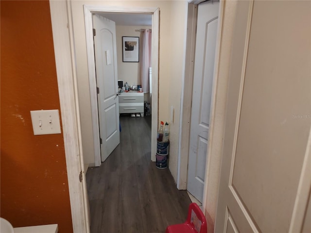 1423 17th Ave E, Bradenton, FL 34208 - corridor with dark wood-style flooring