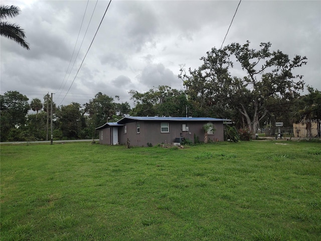 1423 17th Ave E, Bradenton, FL 34208 - rear view of property featuring a lawn