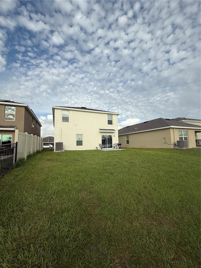 2824 Rock Sound St, Bradenton, FL 34208 - back of property featuring stucco siding