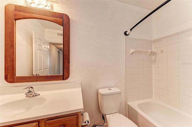 1030 Villagio Cir Unit 103, Sarasota, FL 34237 - bathroom with vanity and shower / bath combination