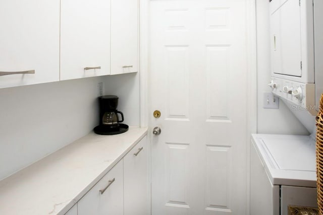 6504 Heritage Ln Unit 99, Bradenton, FL 34209 - laundry area with stacked washer / drying machine