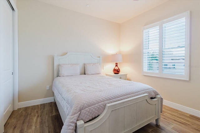 501 Tamiami Trl N Unit 201, Venice, FL 34285 - bedroom with wood finished floors and baseboards