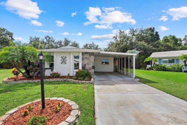4309 Chinaberry Cir, Bradenton, FL 34208 - view of front of home featuring driveway, a front lawn, and an attached carport