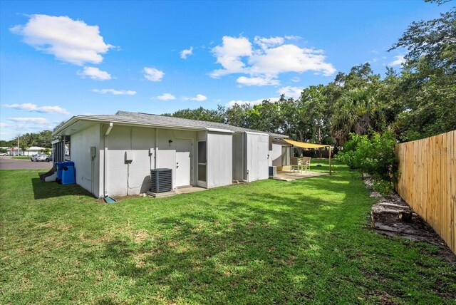 4309 Chinaberry Cir, Bradenton, FL 34208 - back of house with stucco siding