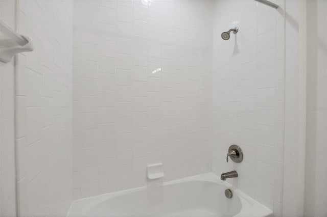 6454 Baytown Dr, Sarasota, FL 34240 - full bath featuring shower / washtub combination