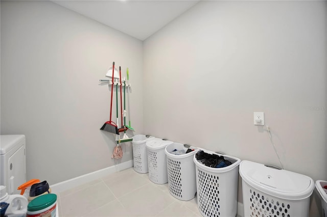 16418 Slate Pl, Lakewood Ranch, FL 34211 - laundry area featuring tile patterned flooring and washing machine and dryer