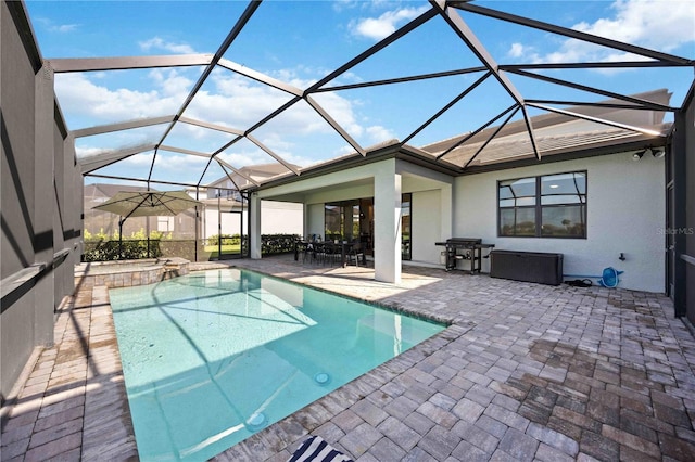 16418 Slate Pl, Lakewood Ranch, FL 34211 - view of pool featuring a patio, a pool with connected hot tub, a lanai, and outdoor dining area